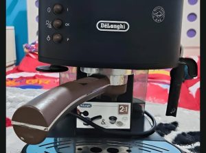 جهاز ديلونجي ECOV310.BK هو ماكينة قهوة إسبريس