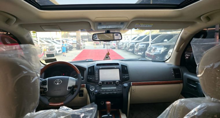 تويوتا لاند كرورز GXR V8موديل : 2014