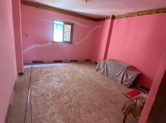 شقة للبيع تشطيب لوكس بها جميع الخدمات