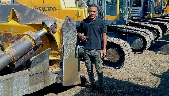 ميكانيكي شيوال بلتوزر تركتر كسارات بوكات جيسي