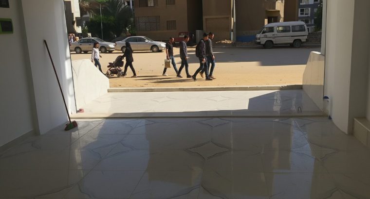 محل تجارى فى الهضبة الوسطى المقطم ٧٣ متر صافى