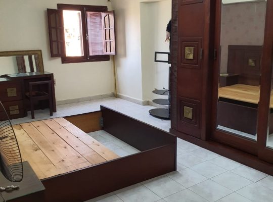 غرفة نوم للبيع كاملة بحالة ممتازة