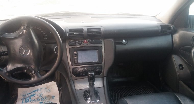سيارة مرسيديس c240 للبيع