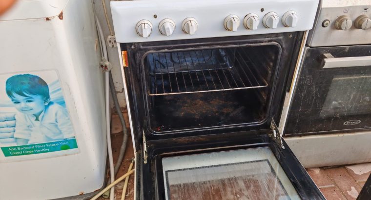 Electric Oven 4 burners all working in Alain