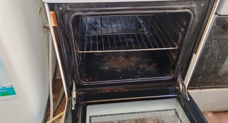 Electric Oven 4 burners all working in Alain