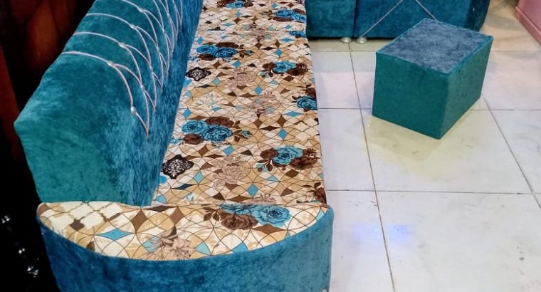 ركنة 5 متر جديدة لم تستخدم 4 قطع والتربيزة