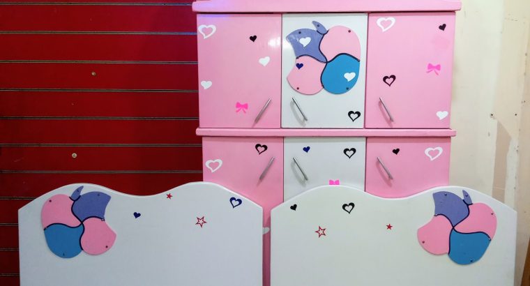 غرفة اطفال جديدة كامله بالملل خشب كونتر