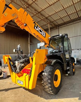 سيزرلفت 12متر كهرباء للايجار موديل حديث