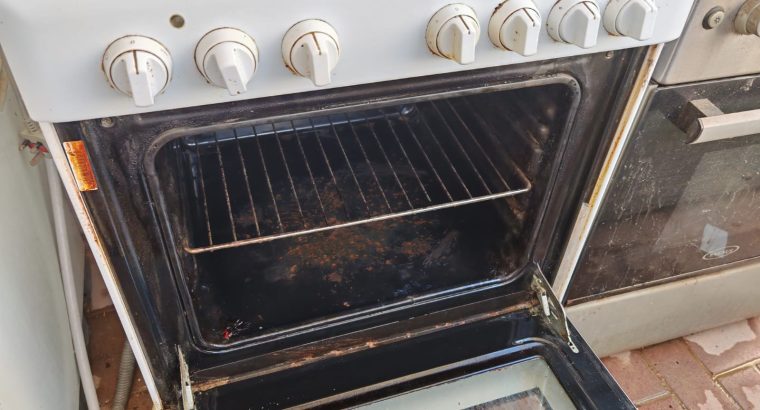 Electric Oven 4 burners all working in Alain