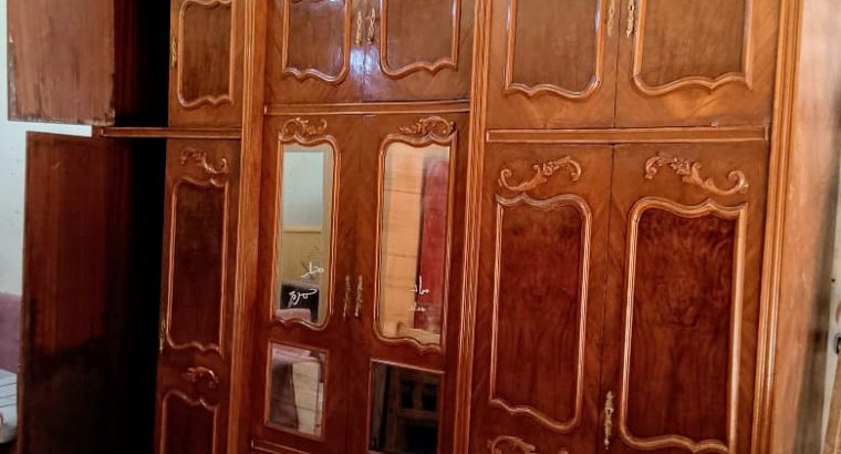 دولاب بلاكار زان قشرة ارو استعمال نضيف جداا