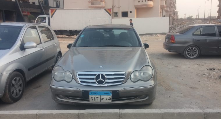 سيارة مرسيديس c240 للبيع