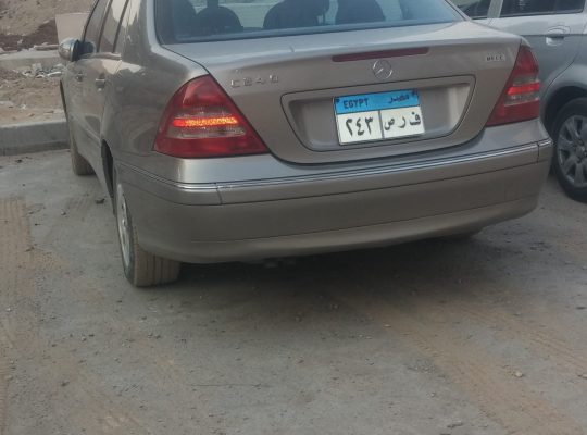 سيارة مرسيديس c240 للبيع