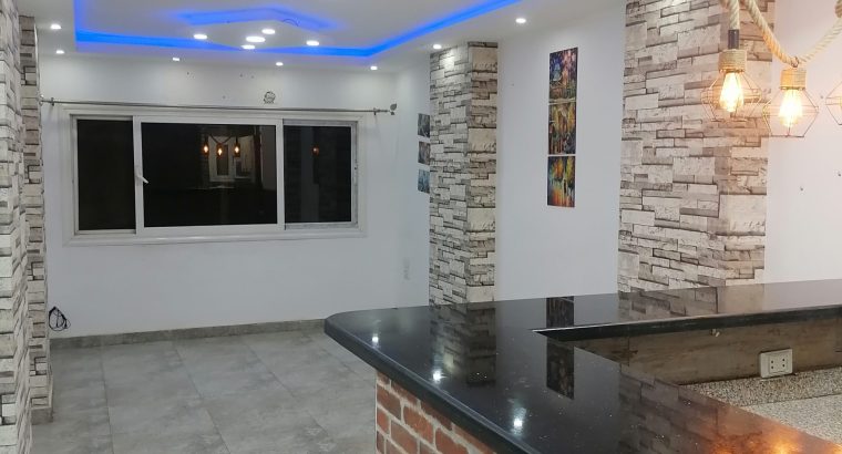 شقة بجانب النادي بمنطقة ط بموقع مميز وراقى بم