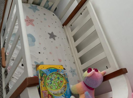 سرير اطفال حديثى الولادة