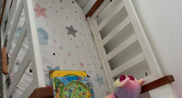 سرير اطفال حديثى الولادة