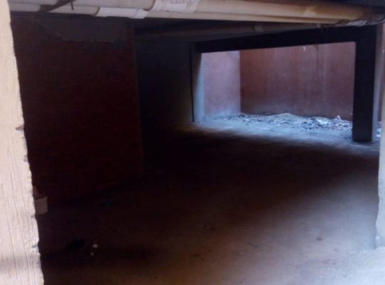 مخزن نصف تشطيب للبيع