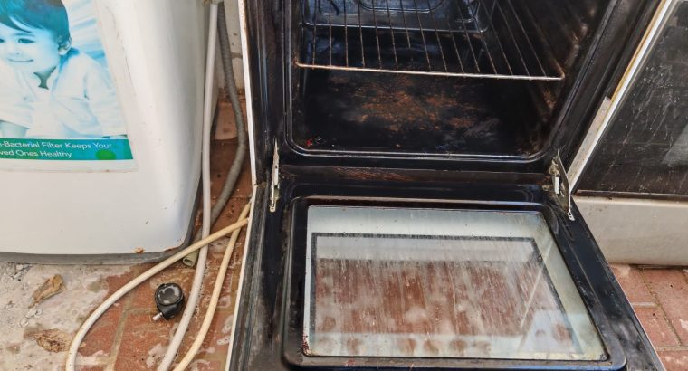 Electric Oven 4 burners all working in Alain