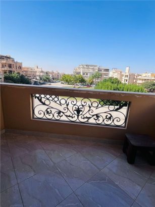 للبيع شقة استلام فورى فى قلب التجمع الخامس