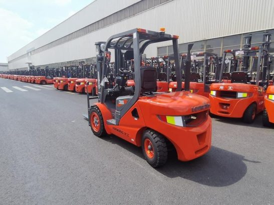 رافعات شوكية للإيجار