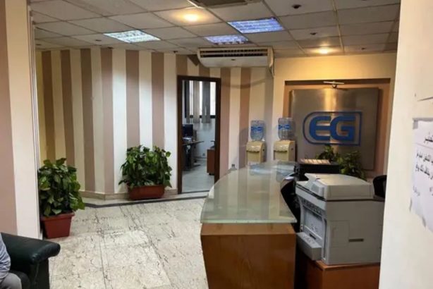 فرصة شقه للبيع ٣٠٠ متر تصلح إداري او سكني