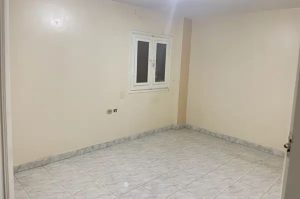 شقة بموقع متميز للبيع امام نادي البنك الاهلي
