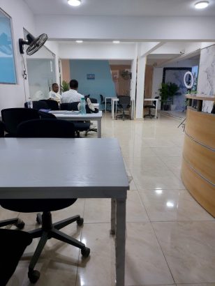 شقة متميزة تصلح سكني او اداري قرب ميدان المسا