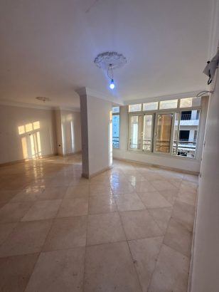 شقة متميزة بميدان بور سعيد العجوزة