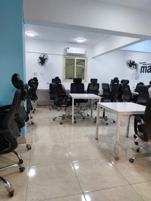 شقة متميزة تصلح سكني او اداري قرب ميدان المسا