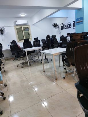 شقة متميزة تصلح سكني او اداري قرب ميدان المسا