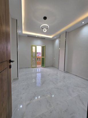 منزل ثلاث ادوار تشطيب هاي لوكس على المفتاح