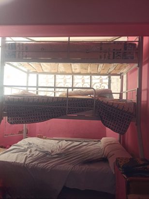 سرير معدني ثلاث ادوار