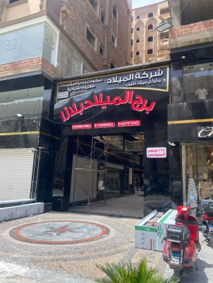 مكتب تجاري في مول على شارع جسر السويس الرئيسي
