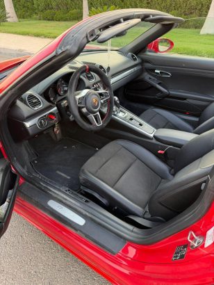 سيارة رياضية Porsche Boxster 2021