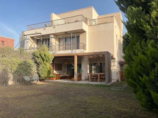Twinhouse بحري في بلانكا – مراسي