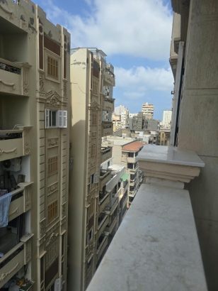 شقة مفروشة للايجار بزيزينيا قريبة للبحر