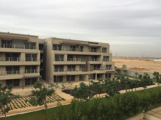 شقة ثلاث غرف بدون تشطيب بفيو مفتوح مميز