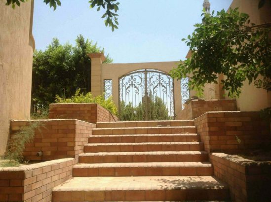 فيلا فاخرة للبيع بالحي الخامس مدينة العبور