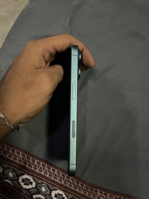 ايفون ١٦ كسر زيرو  عليه ضريبه بطريه90% شرحتن